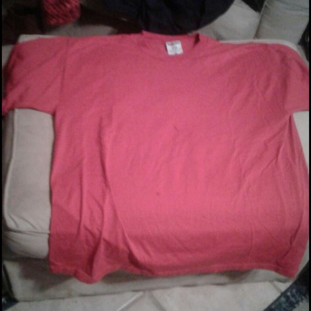 I am selling a JERZEES short sleeve tee shirt